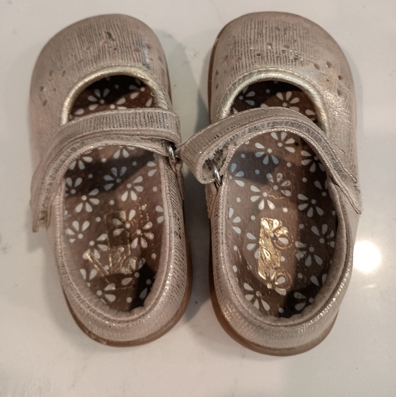 Girls 5T 6T 7T - See Kai Run, Keen, Toms shoe bundle - Picture 2 of 13